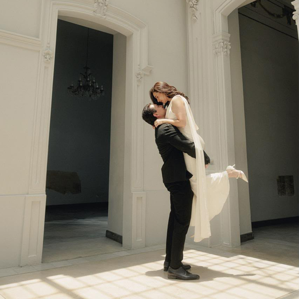 Mayra y Jorge abrazados