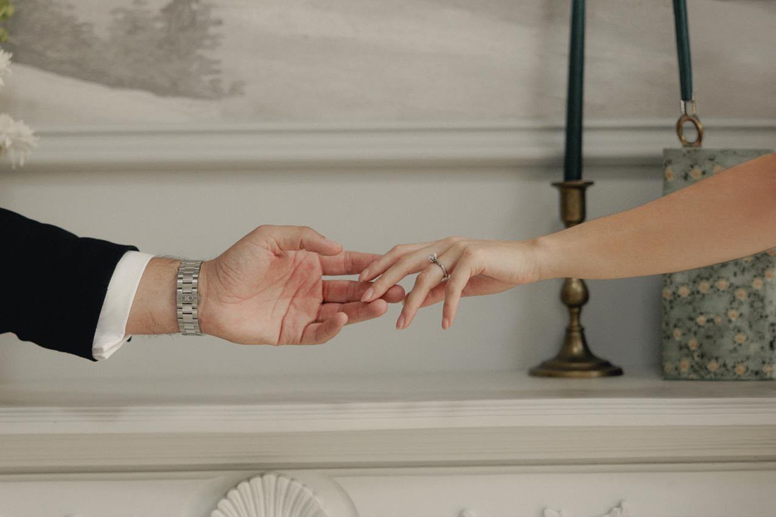 Mayra y Jorge tomados de la mano